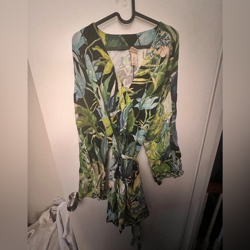 H&M summer dress that is loose and flows